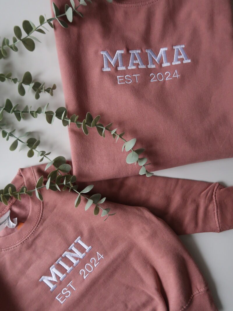 Set mikín s výšivkou MAMA a MINI EST 2024