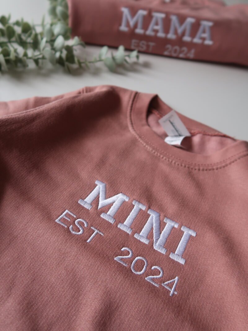 Set mikín s výšivkou MAMA a MINI EST 2024